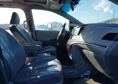 2011 Toyota Sienna Limited V6 z USA, uszkodzony, nr VIN 5TDYK3DC0BS105026